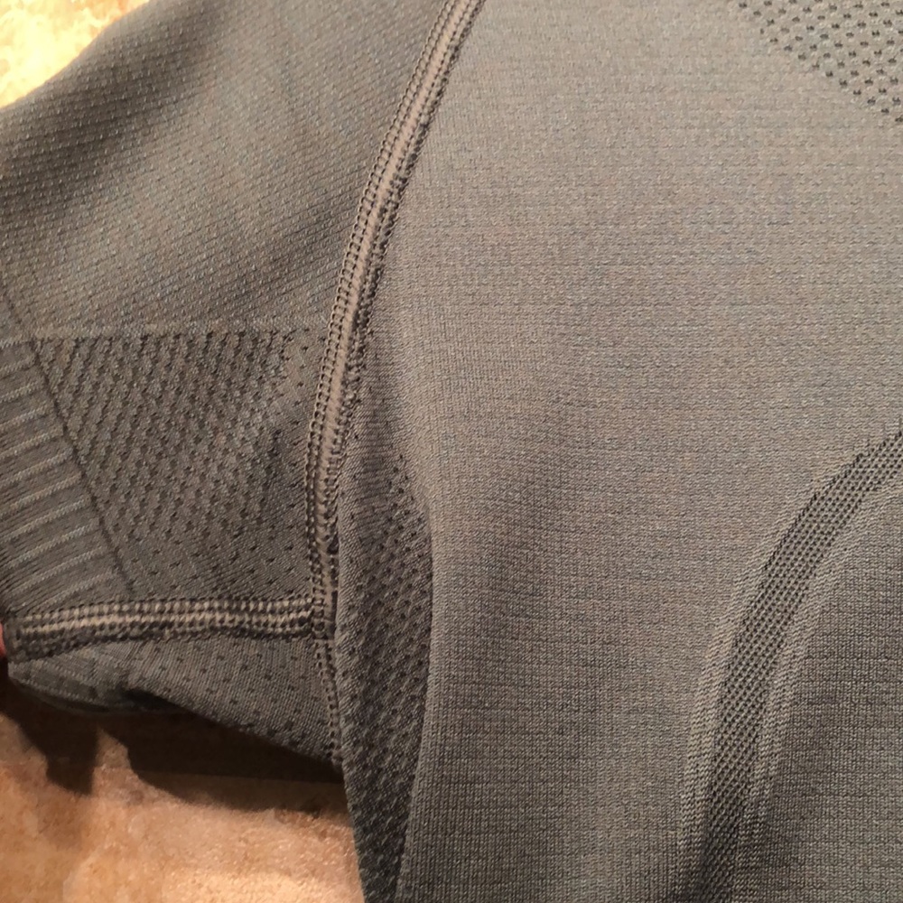 Lululemon top - Picture 4 of 5